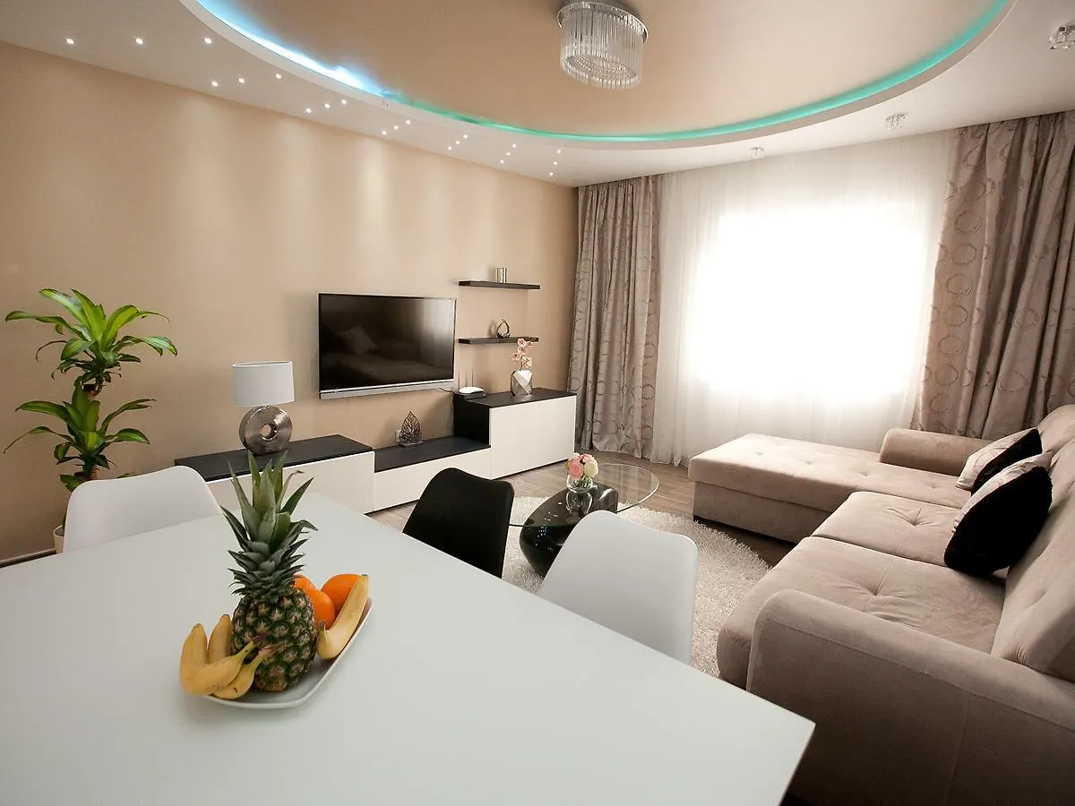 Apartment Stella 자다르 0*,