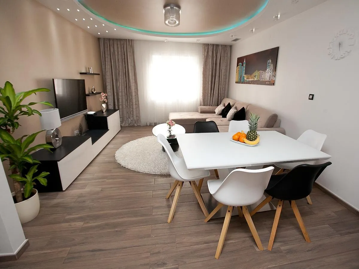 Apartment Stella 자다르